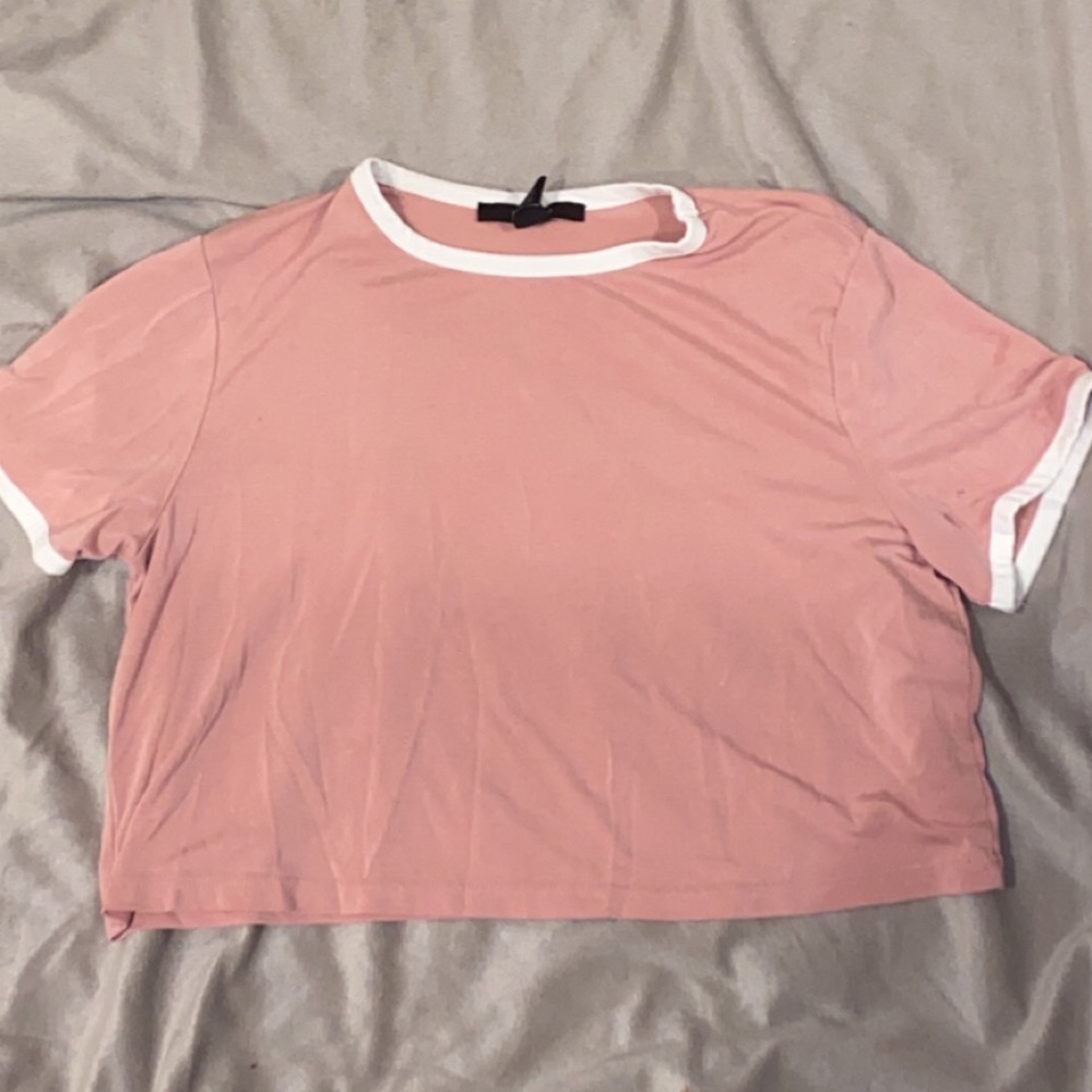 pink cropped tee